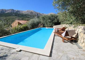 Villa Kate - spacious holiday house with a pool on a quiet location